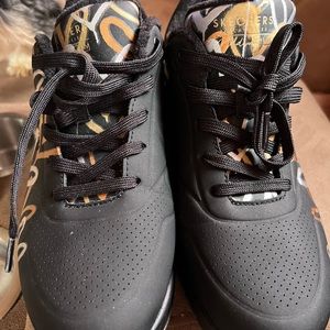 Womens Sketchers Uno size 11